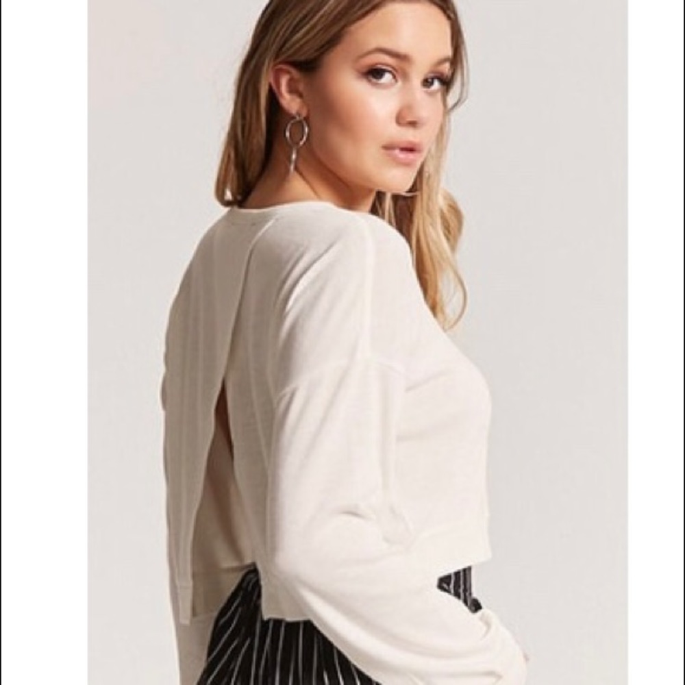 Cropped tulip back sweater